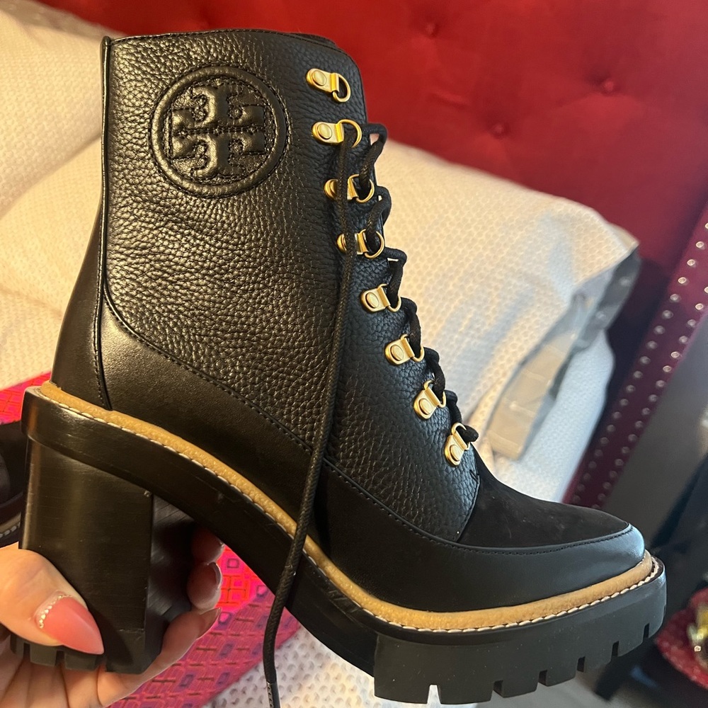 Woman’s Tory boots